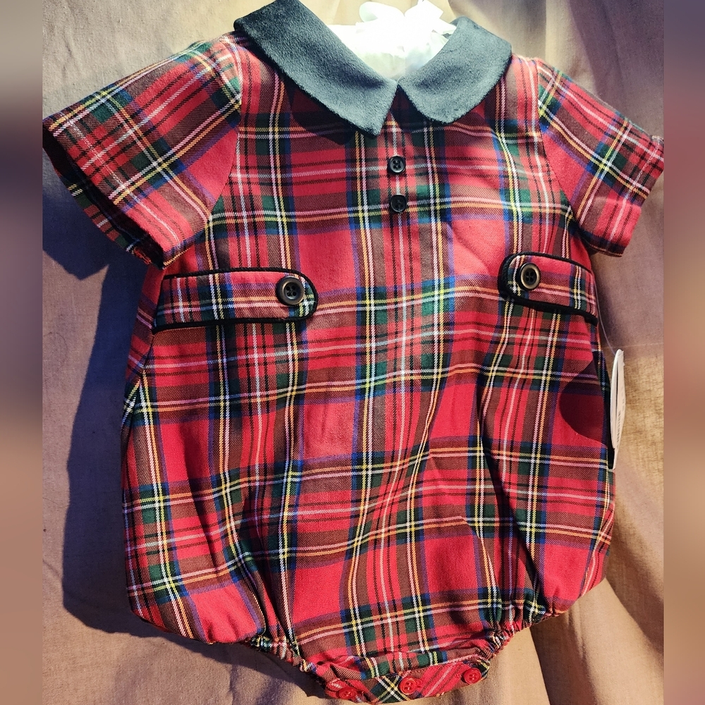 Edgehill Collection short sleeve velvet collar romper